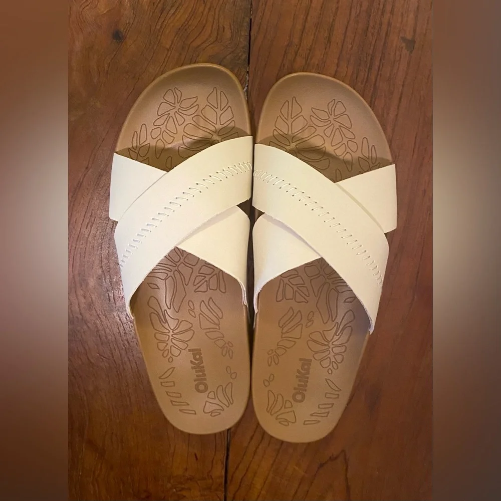 OluKai Kīpe‘a ‘Olu Women’s Leather Slide Sandals Puka Tan Size 8 - Picture 2 of 8